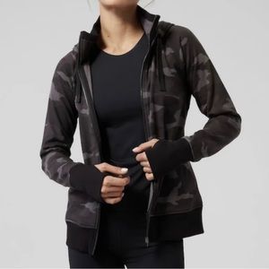 🫶🏻Athleta Size Medium Triumph Printed Camo Hoodie Sweatshirt Gray Jacket.